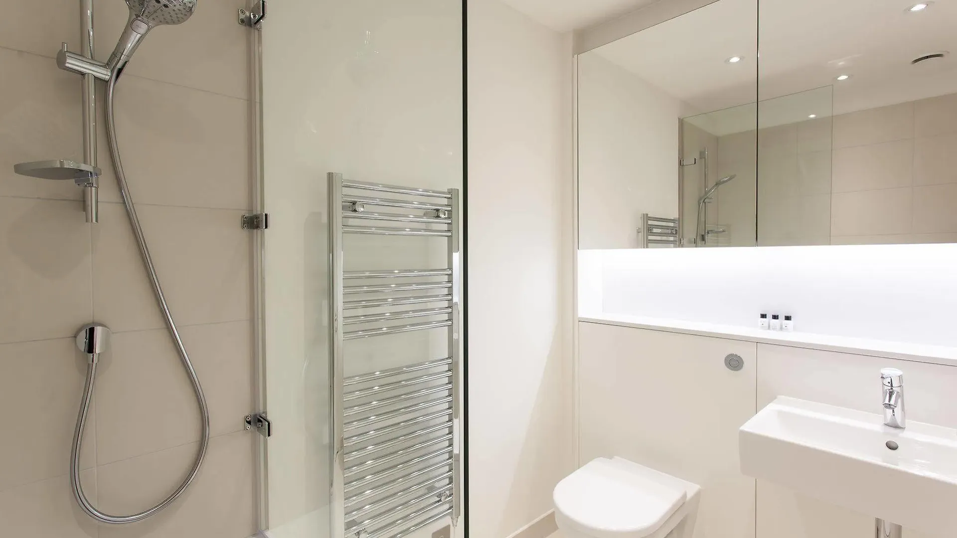 Otel Cloud 9 - Quartermile Apartments Edinburgh